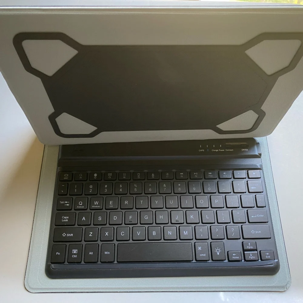 EDGE Black Keyboard Universal Case 9-10”